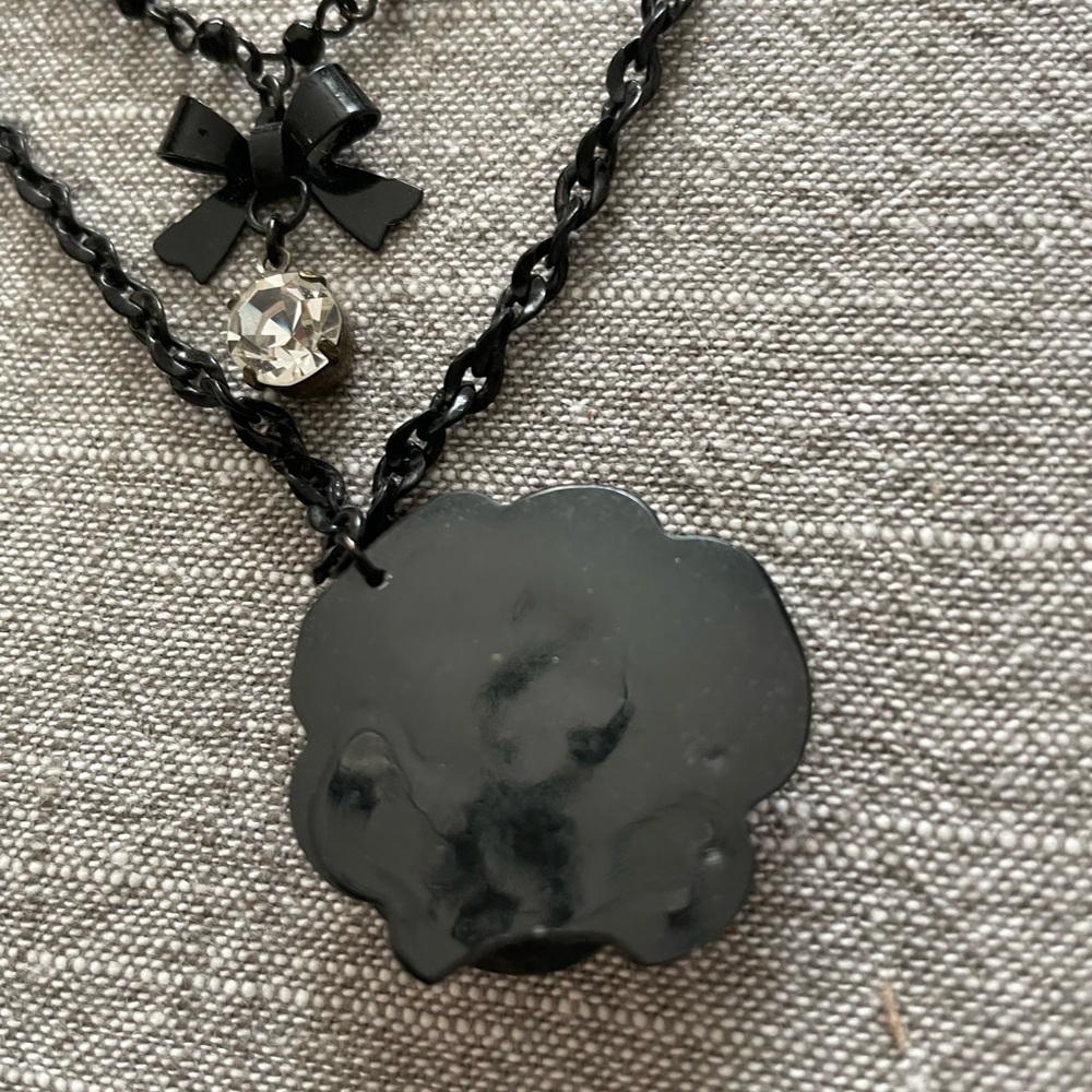 Betsey Johnson necklace - Picture 7 of 8